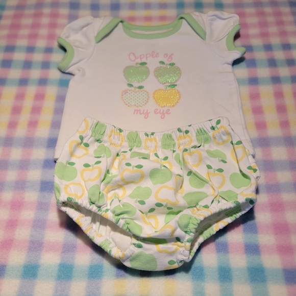 BABYWORKS 🍏 Sweet 2pc Green Yellow White "APPLE OF MY EYE" Ruffled Outfit 0-3M - Picture 2 of 16